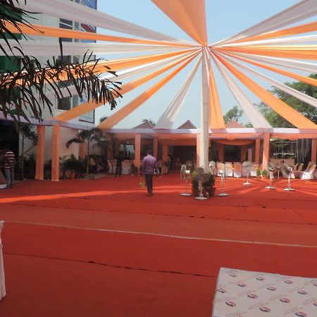 Om Leisure Hotel - Bbsr Bhubaneswar Zewnętrze zdjęcie