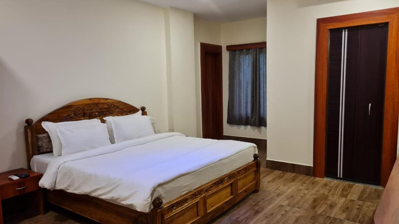 Om Leisure Hotel - Bbsr Bhubaneswar Zewnętrze zdjęcie