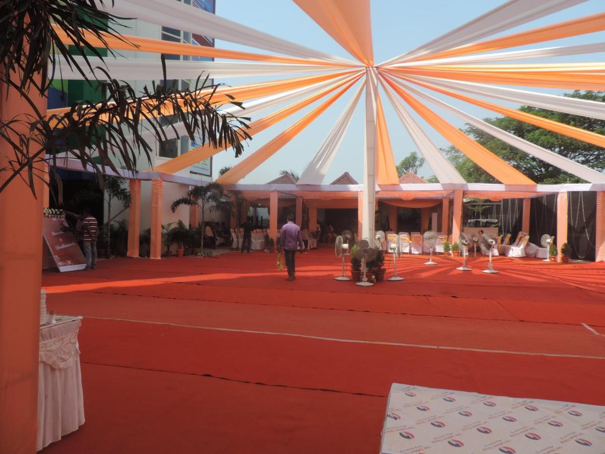 Om Leisure Hotel - Bbsr Bhubaneswar Zewnętrze zdjęcie